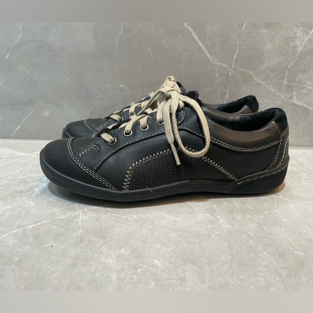 Clarks Black Leather Sneakers with Cream Laces - Picture 3 of 7
